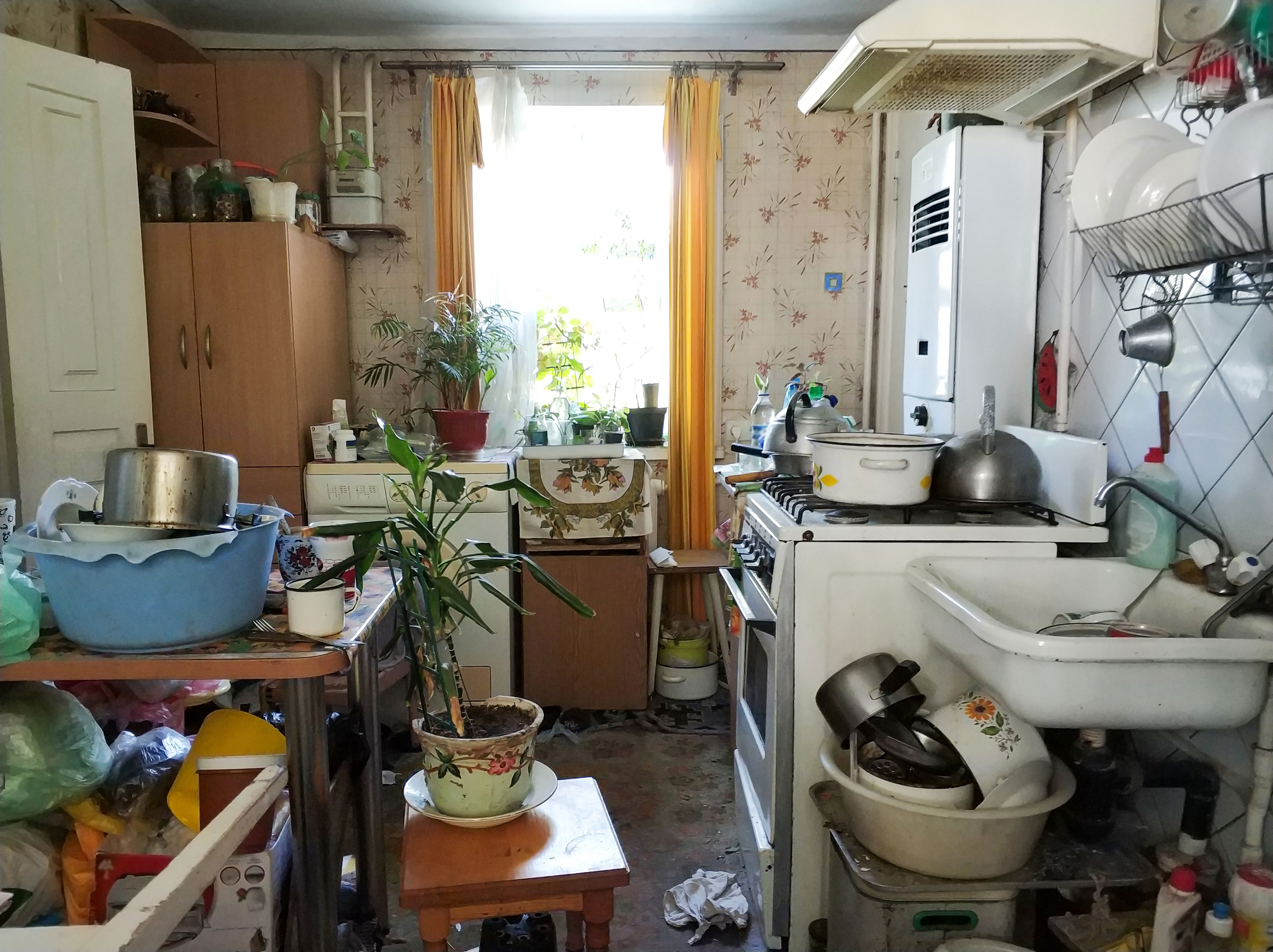 Lots of items in a kitchen