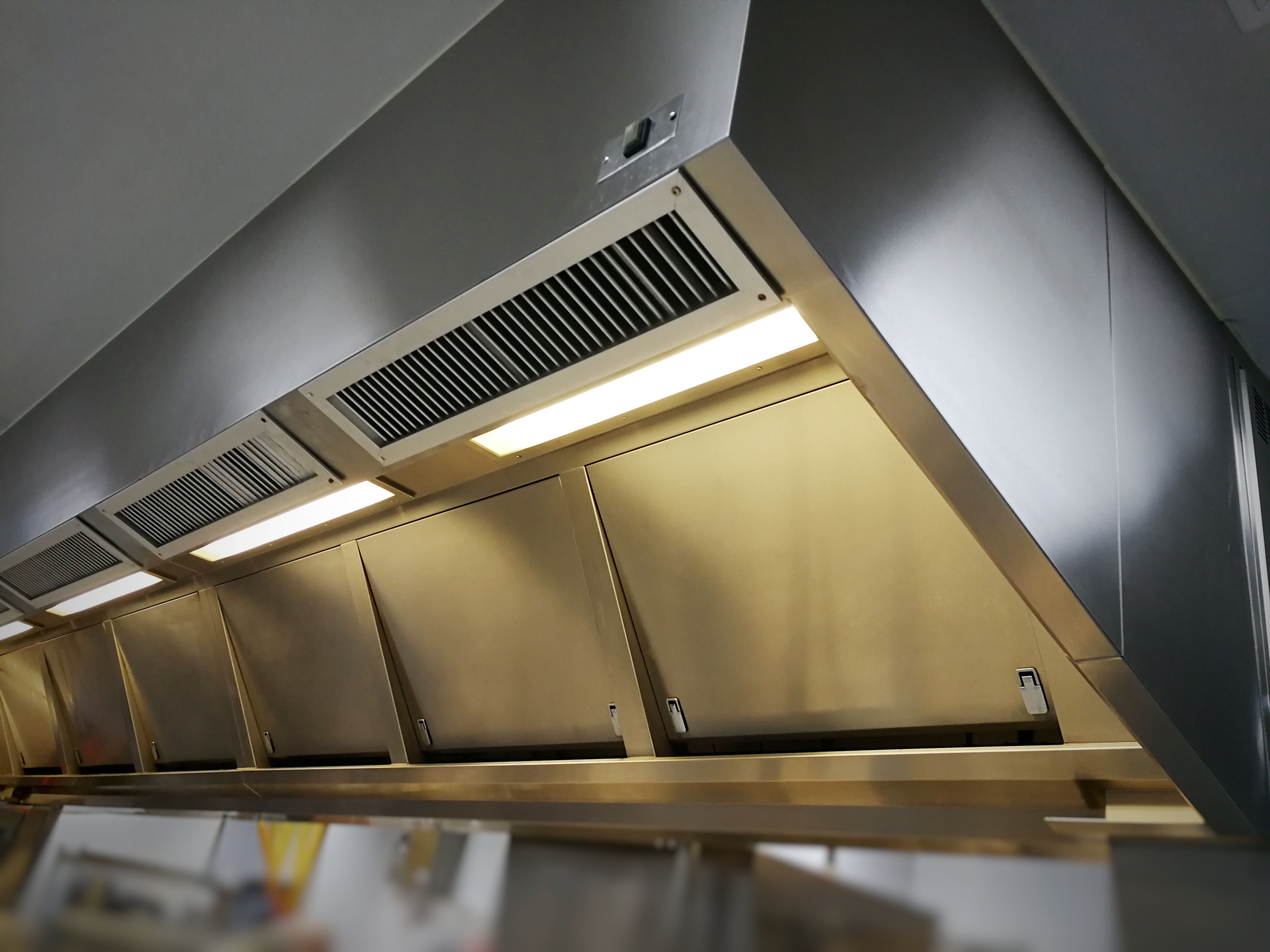 Kitchen ventilation hoods