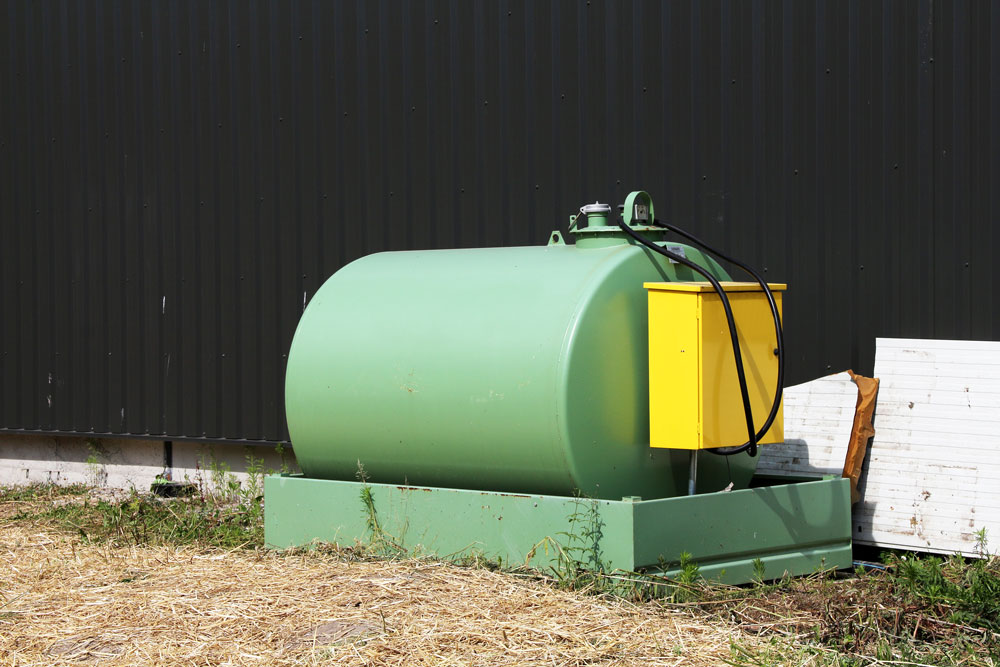 Heating oil tank outside